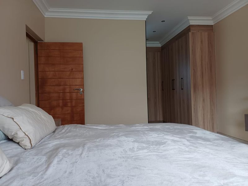 Flexible Layout Home Ideal for Airbnb or Large Families - Photo 9