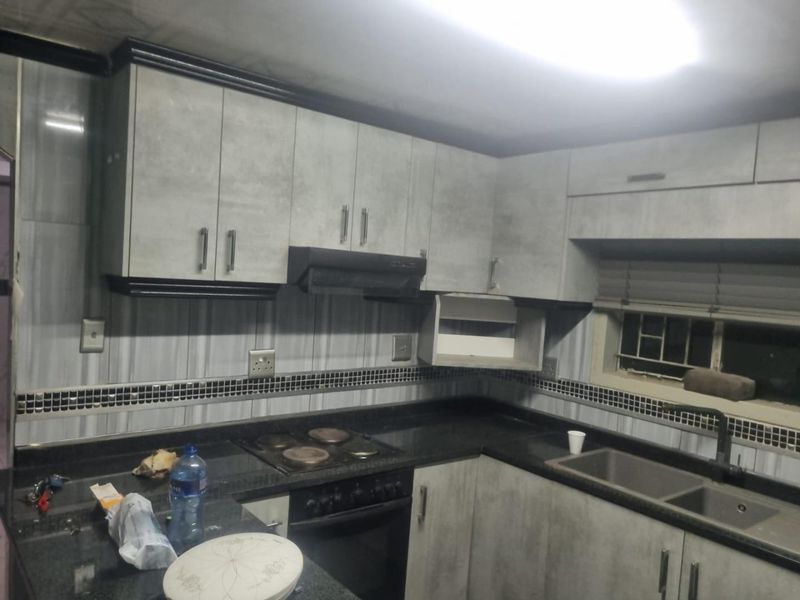 Fully renovated and ready to enjoy ... - Photo 2