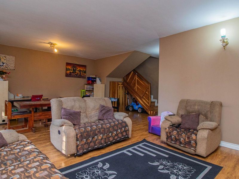 Spacious, neat 2 bedroom Townhouse in popular complex - Photo 6