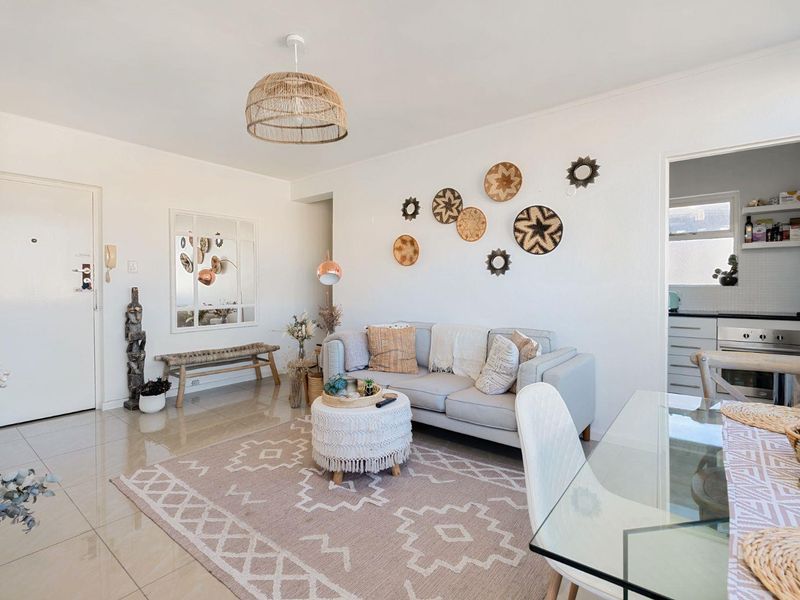 Light & Bright Studio with Ocean Views – Steps from the Promenade - Photo 5