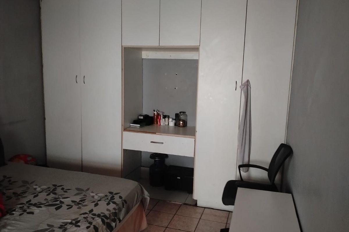 1.5 bedroom with good views - Photo 3