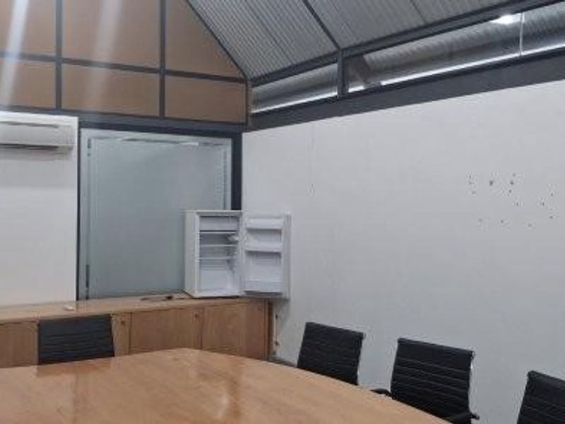 A-Grade Office To Let - Photo 3