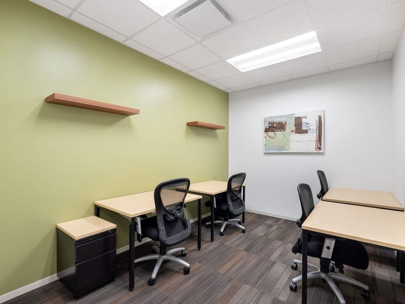 Serviced office space for 10 persons in Regus Central - Photo 4