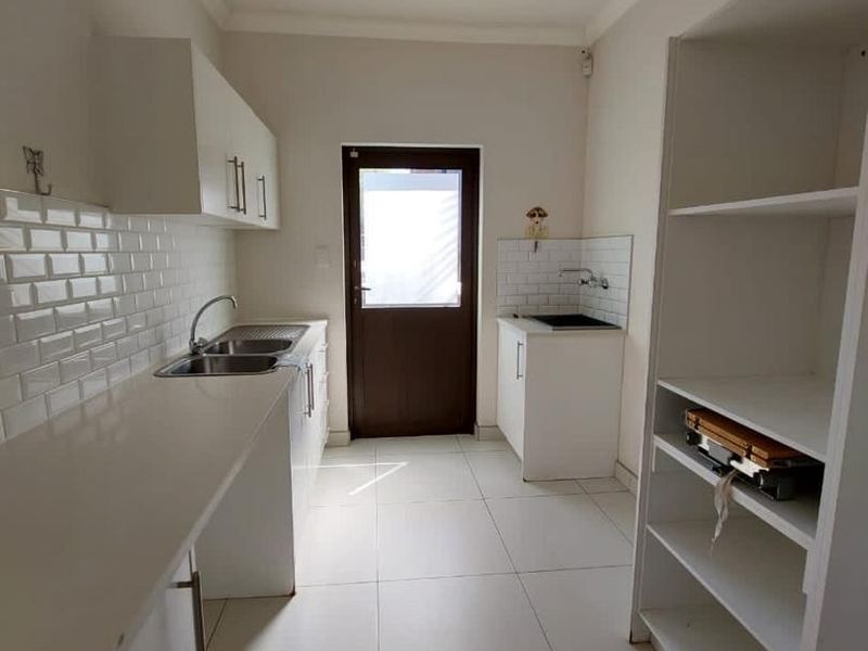 5 Bedroom House TO LET in Suiderhof - Photo 3