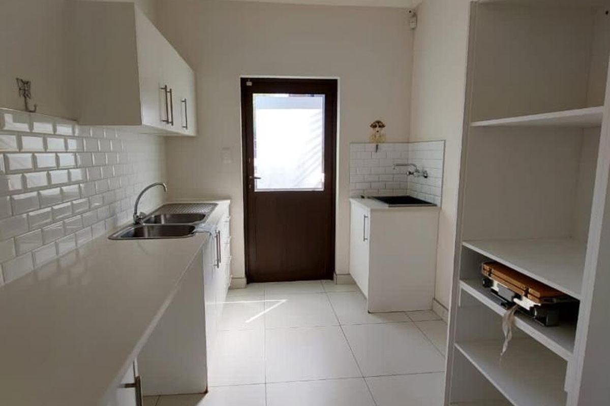 5 Bedroom House TO LET in Suiderhof - Photo 3