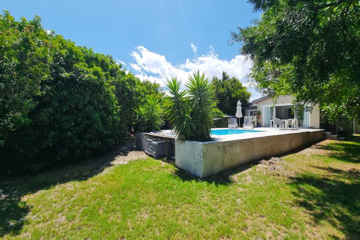 A Coastal Canvas: Where Vision Becomes Lifestyle - Photo 3