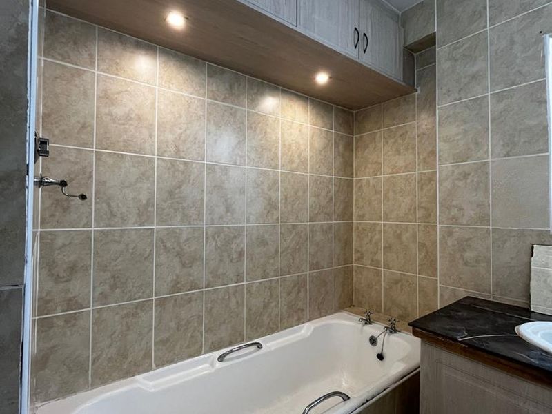 Multi-Room Apartment 3 or 4 Bedroom - Photo 10