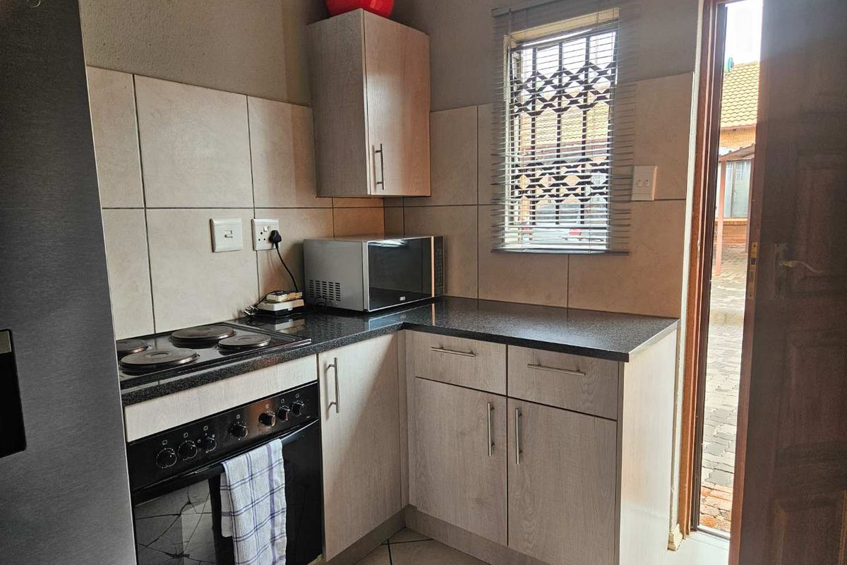 3 bedroom town house for sale - Photo 5