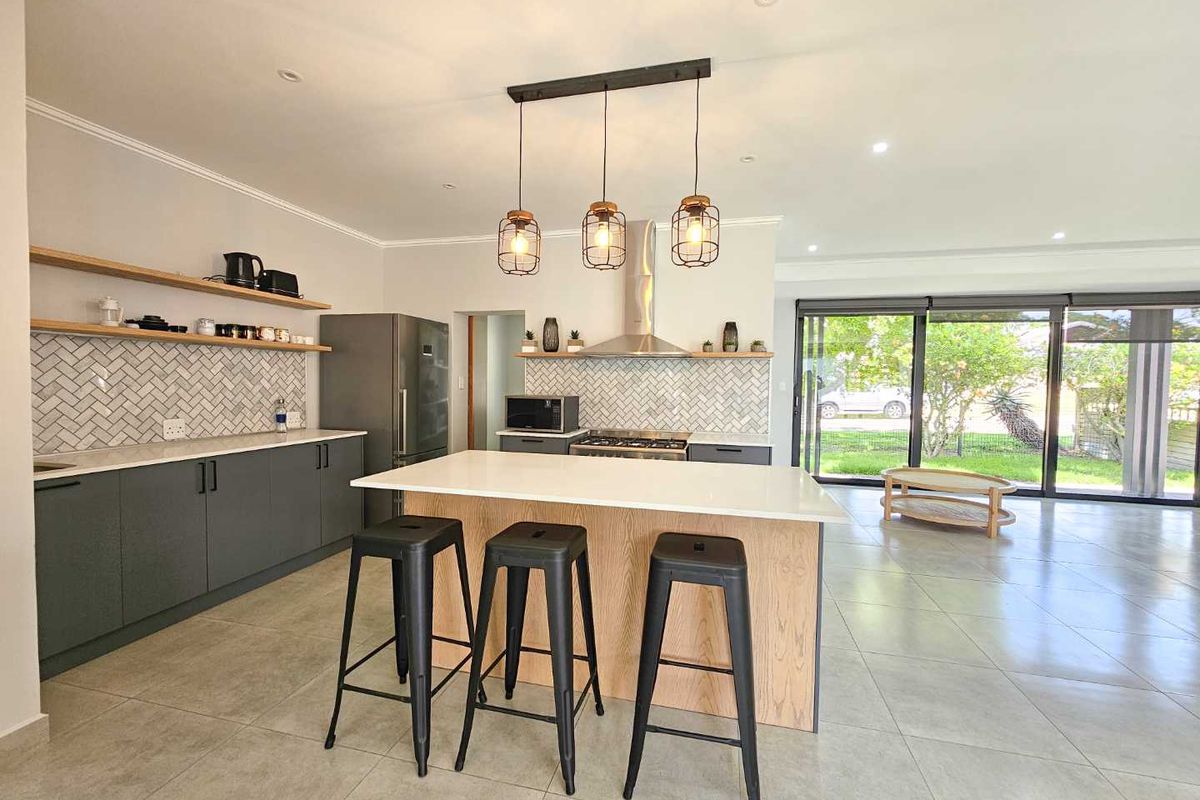 Upmarket family home with flatlet for sale in Stilbaai-Wes. - Photo 2