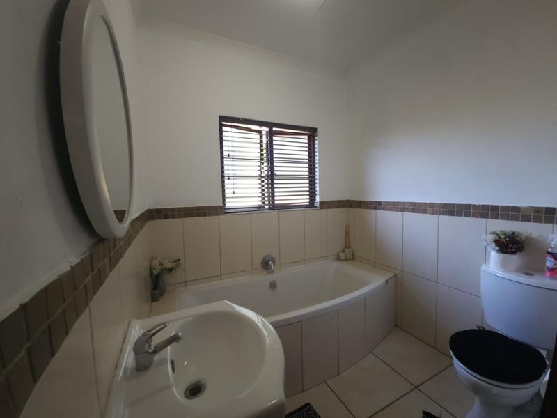 Lovely 3 bedroom unit for sale near Rob Ferreira hospital - Photo 10