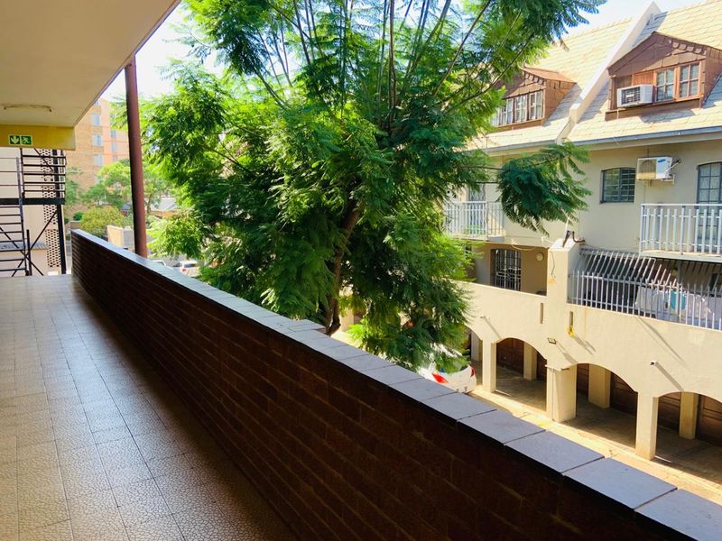 **Spacious 2 Bedroom Apartment for Shared Living** - Photo 3