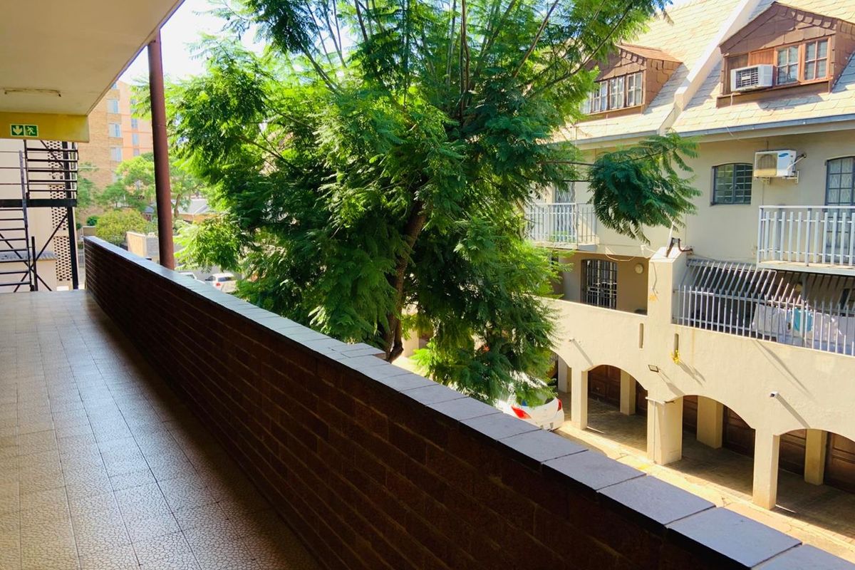 **Spacious 2 Bedroom Apartment for Shared Living** - Photo 3