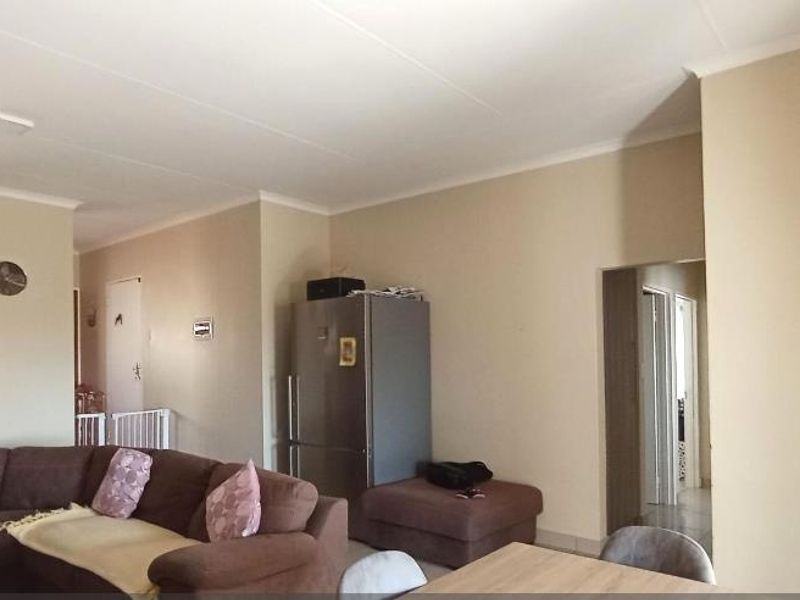 3 Bedroom House - Photo 7