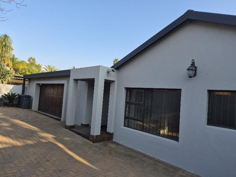 Renovated Family Home with Work-From-Home Potential in Prime Pretoria East Location 🏡 - Photo 4