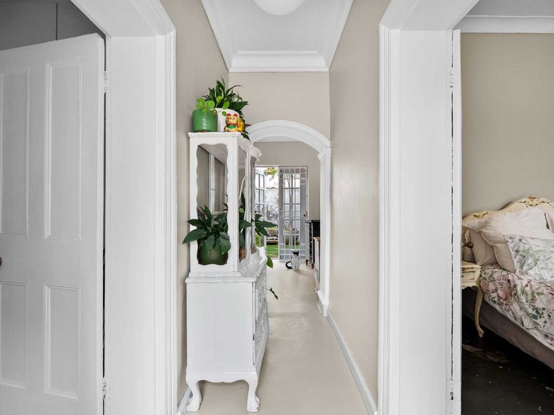 Serene home on the slopes of Signal Hill - Photo 4