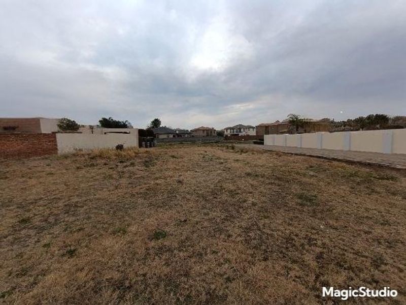 HEUWELSIG SECURITY ESTATE - 1497m2 VACANT LAND WITH APPROVED PLANS - Photo 2