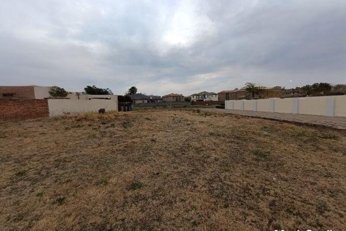 HEUWELSIG SECURITY ESTATE - 1497m2 VACANT LAND WITH APPROVED PLANS - Photo 2