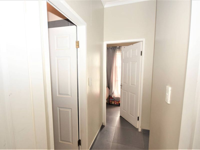 Stunning 3-Bedroom Apartment with Modern Amenities and Security Features - Photo 6