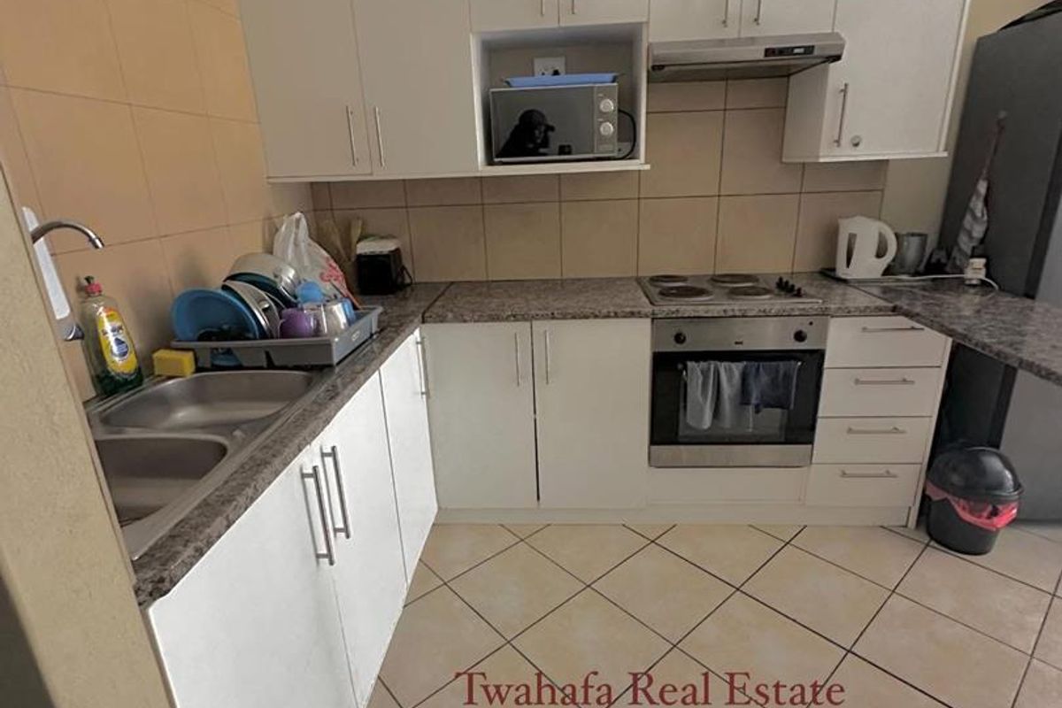 Income generating townhouse - Photo 2