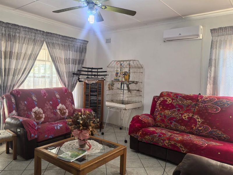 Your New Malvern Oasis: Comfy Home with Pool &amp; Space to Play! - Photo 4