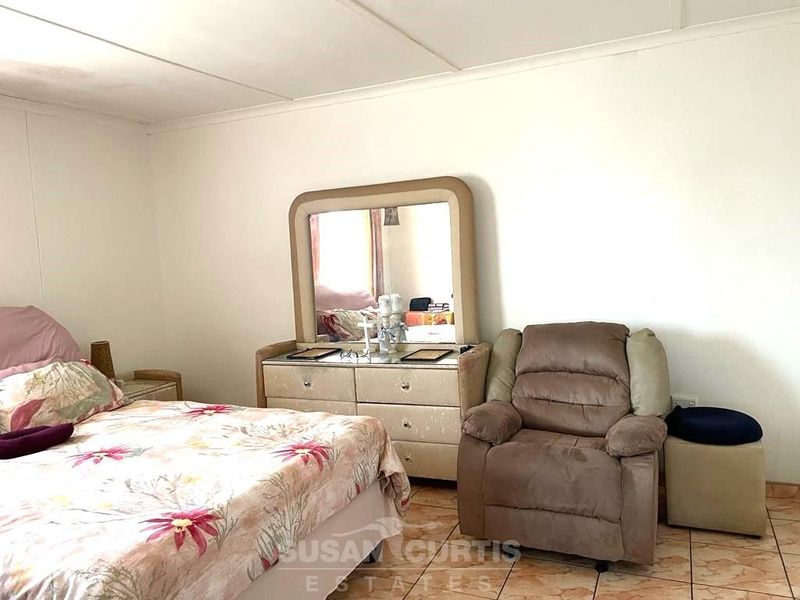 Charming 3-Bed Home - Photo 9