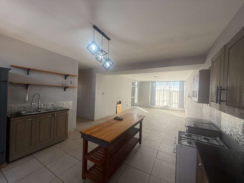 Spacious 3-Bedroom Apartment – 140sqm | Secure | Immediate Occupation - Photo 8