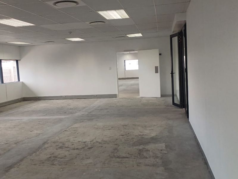 Iconic Premuim building office to let - Photo 8