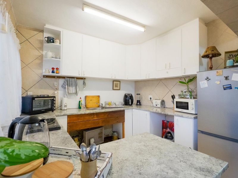 Spacious home with income generating cottage - Photo 4