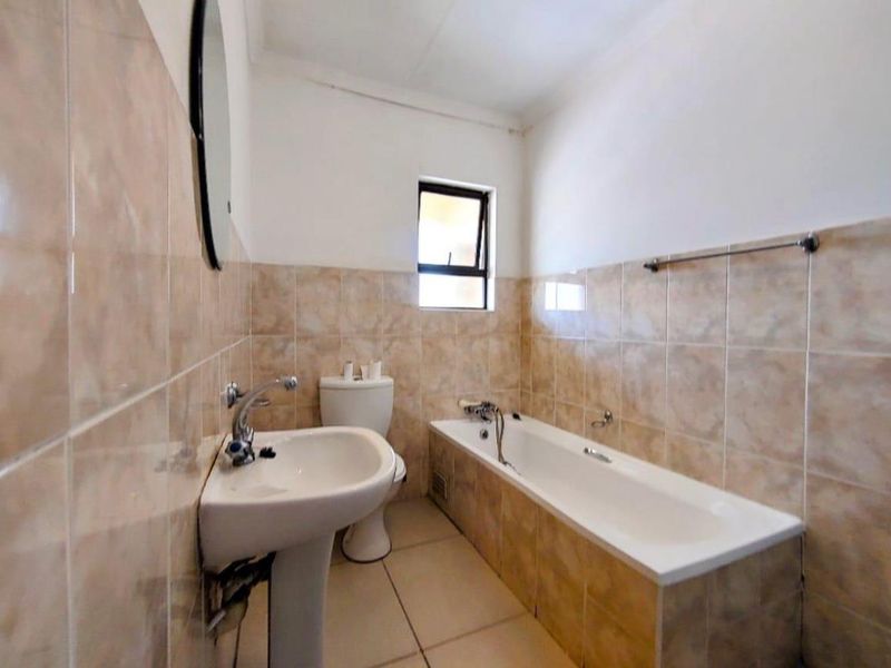 Modern 1st floor 1-Bedroom Unit in Prestigious Parklands Estate (Parkrand, Boksburg) - Photo 10