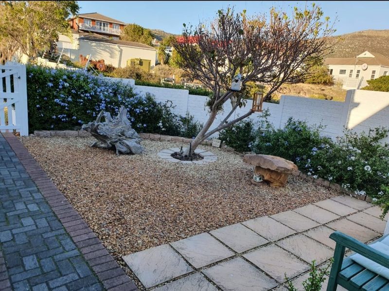 Charming, Secure Living in a Prime Location! - Photo 3