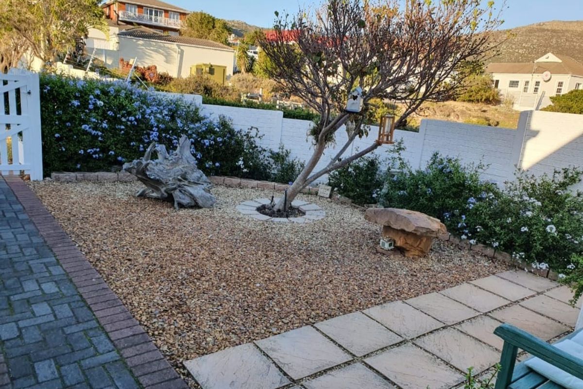Charming, Secure Living in a Prime Location! - Photo 3