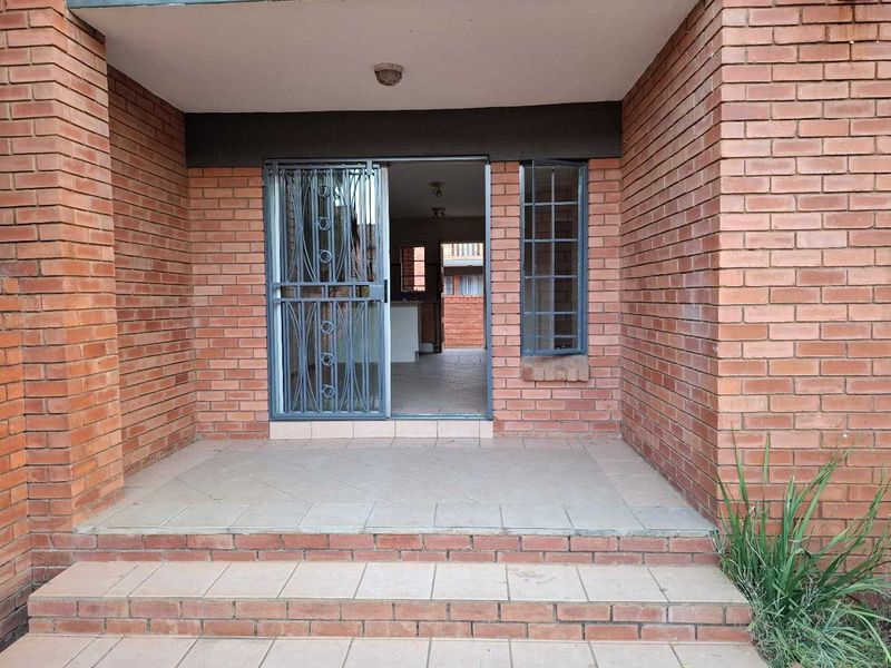 Two Bedroom Ground Floor Unit in Secure Complex - Photo 3