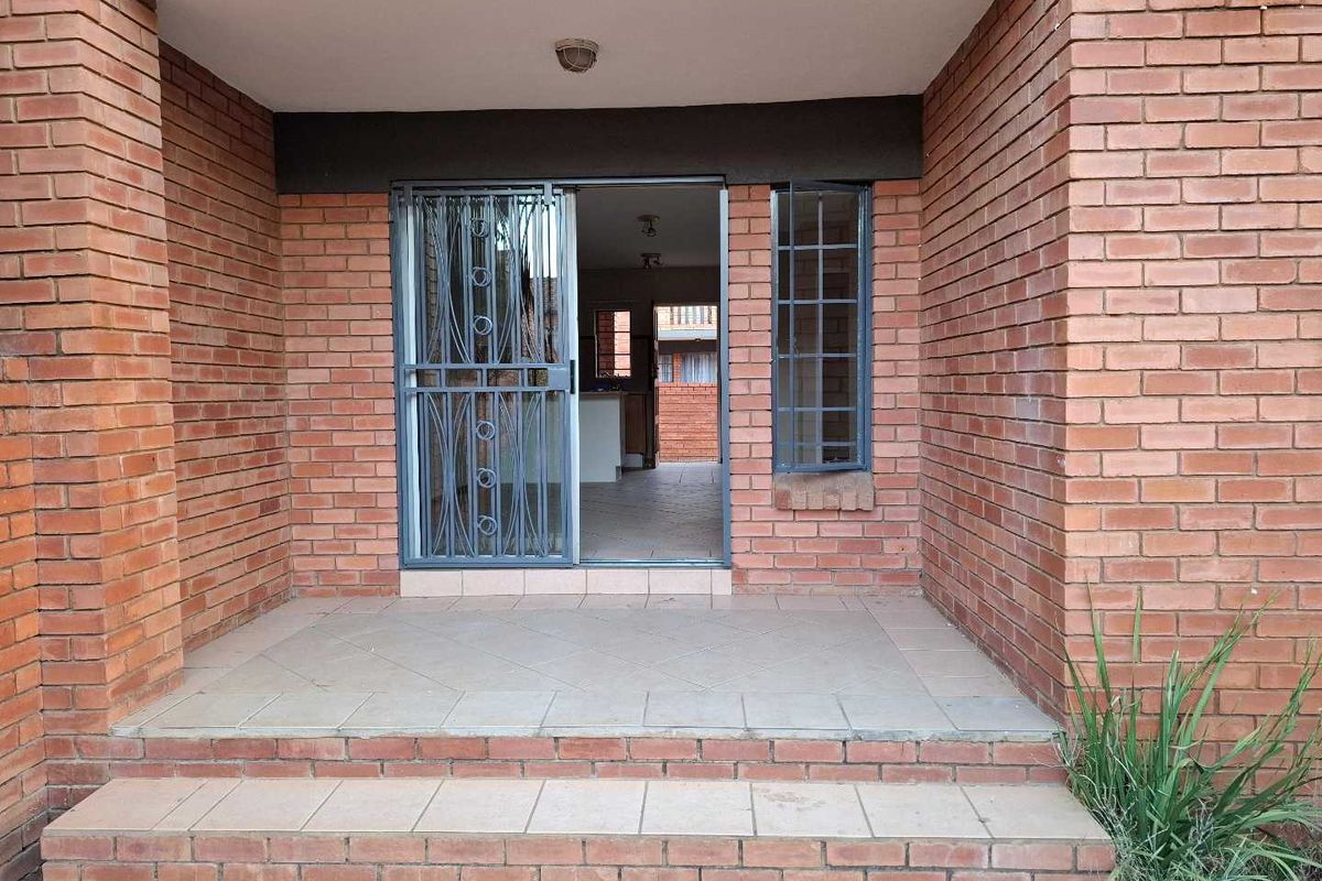 Two Bedroom Ground Floor Unit in Secure Complex - Photo 3