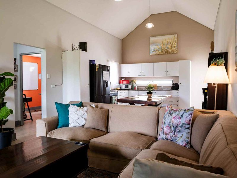 Rare Single-Level Family Units – Modern Comfort & Space! - Photo 9