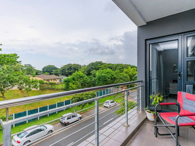 Hendra - Modern 2-Bed, 2-Bath Apartment in The Zen — Prime Umhlanga Ridge Living - Photo 8