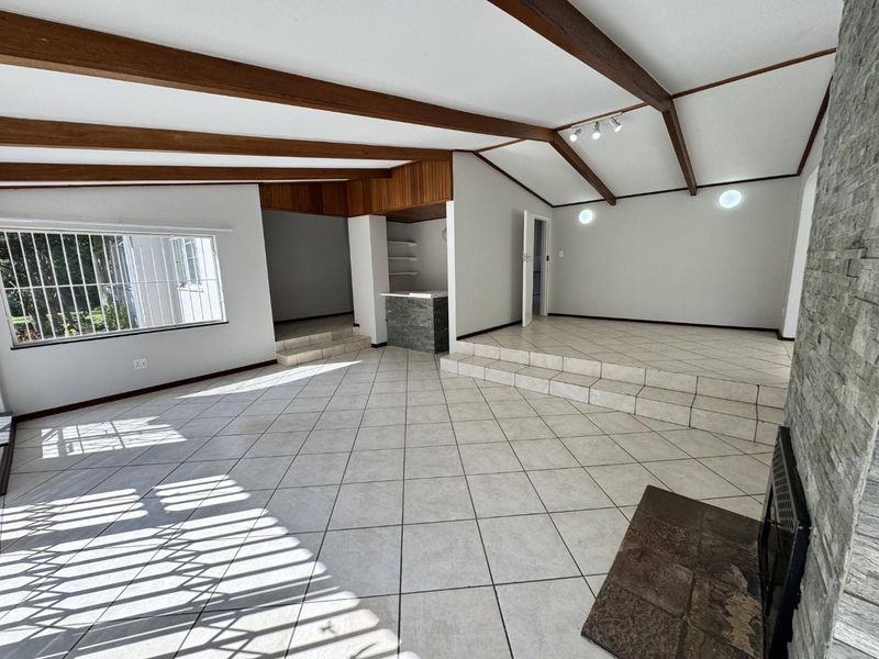 Newly Renovated 4 Bedroom Family Home in Northcliff - Photo 8