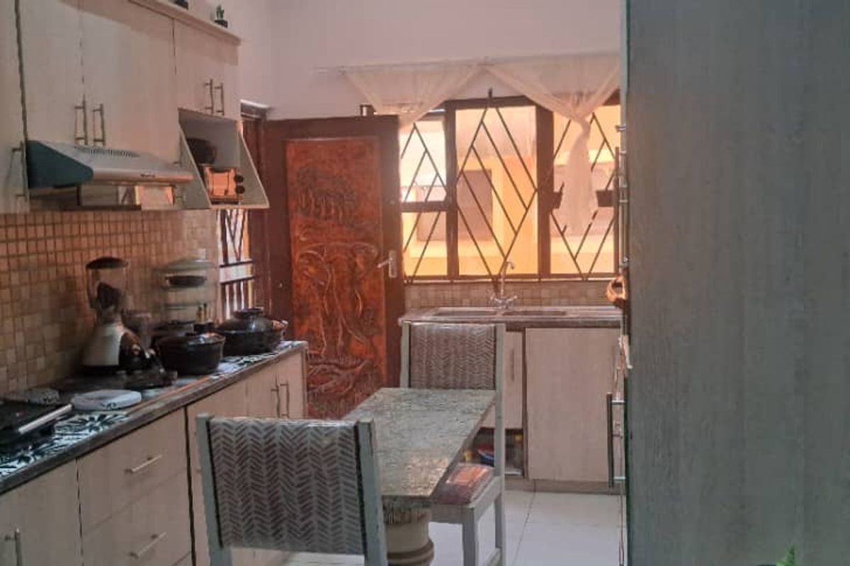 4 Bedroom HOUSE FOR SALE/Additional 3 Outside Flats - Photo 4