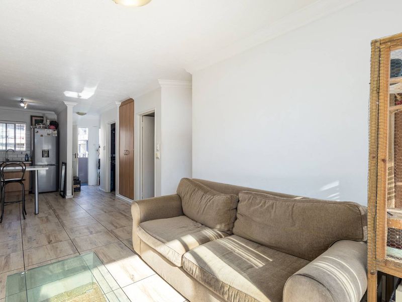 Bright, Modern Apartment with Scenic Lake Views - Photo 6