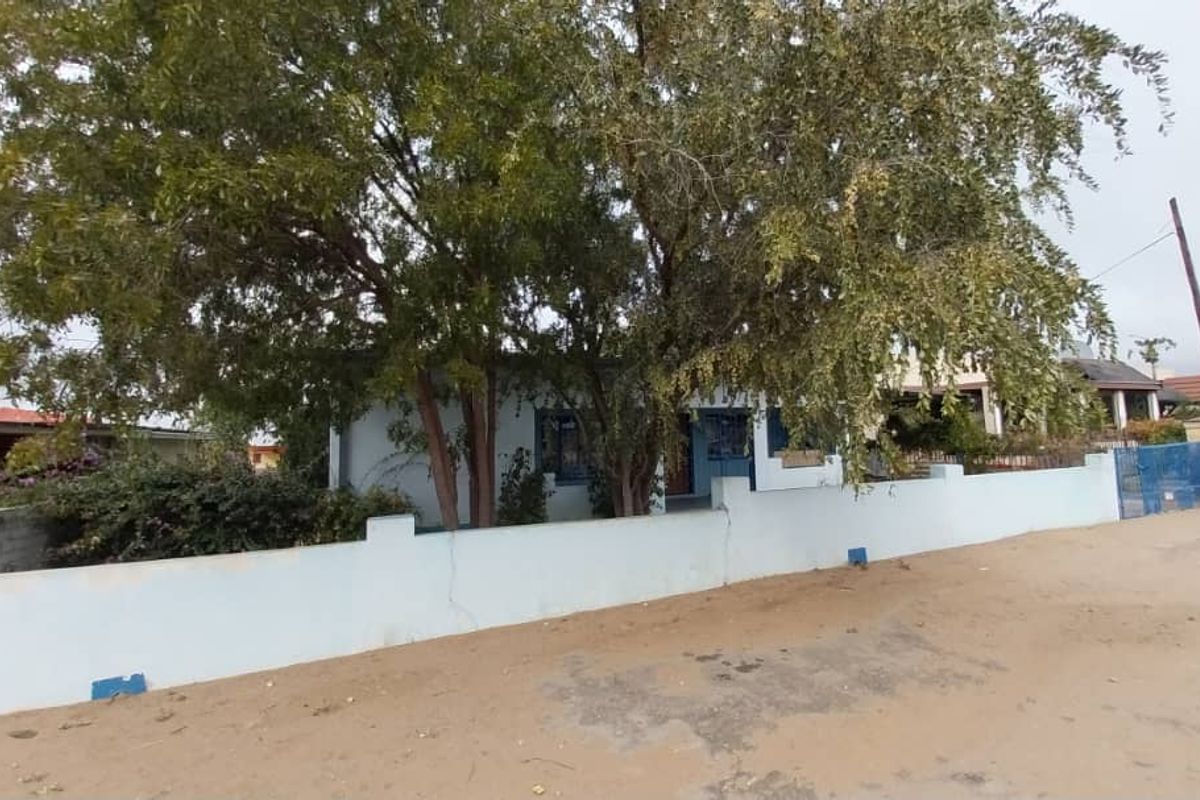 Cozy 3BR, 2BA Home with Garage and Covered Patio - Photo 3