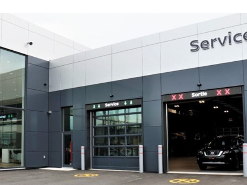 Prime commercial building for sale in exceptional location. - Photo 3