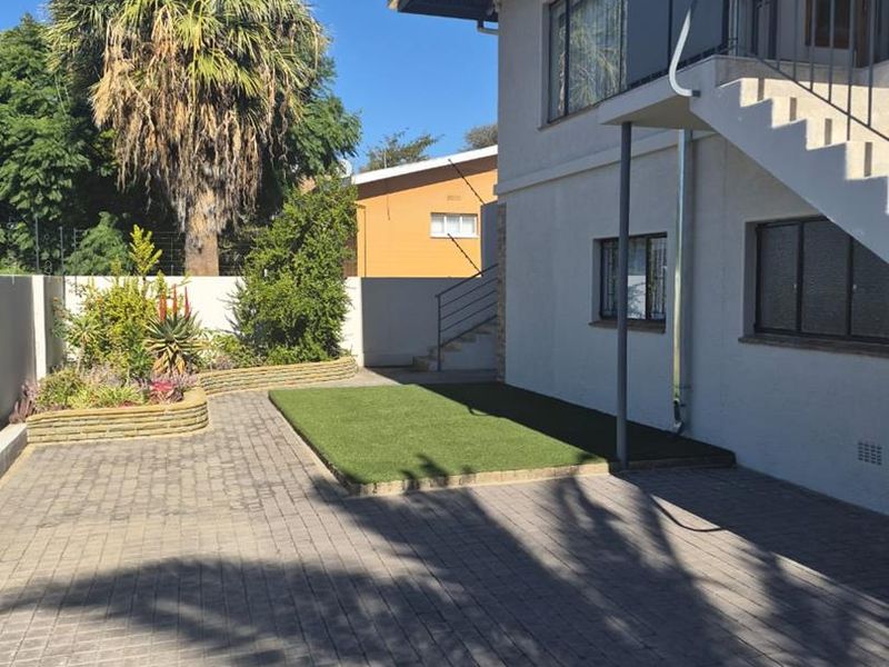 Klein Windhoek - Modern 3‐Bedroom House to Rent (From 1 Oct 2026) - Photo 2
