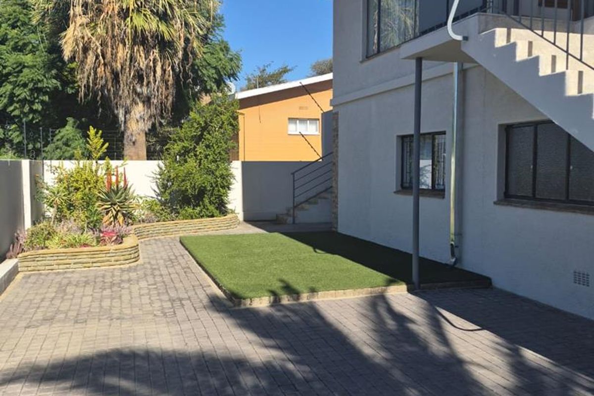 Klein Windhoek - Modern 3‐Bedroom House to Rent (From 1 Oct 2026) - Photo 2