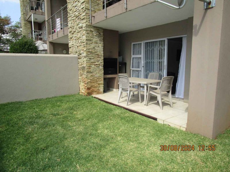 STUNNING FULLY FURNISHED GROUND FLOOR APARTMENT IN SECURE COMPLEX - Photo 4