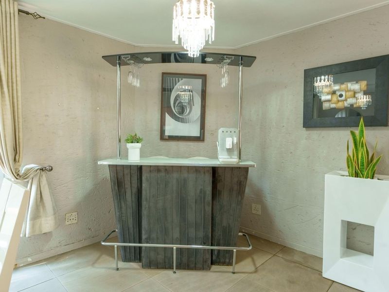 Modern, 3 Bedroom, 2.5 Bath, Staff Accomodation - Photo 4