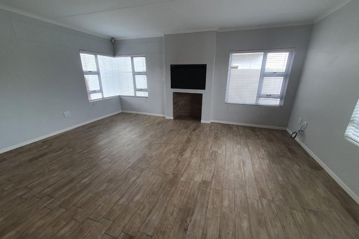 Perfect starter Home! - Photo 3