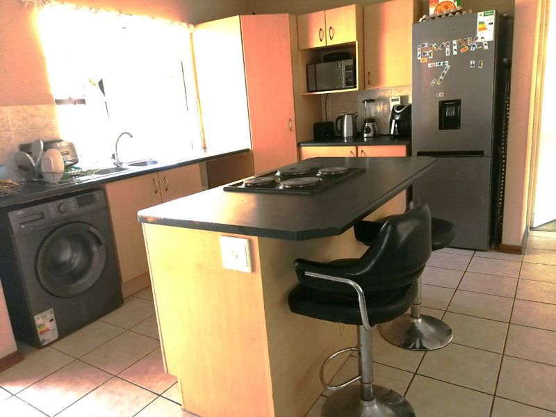 Two Bedroom Apartment For Sale - Photo 7