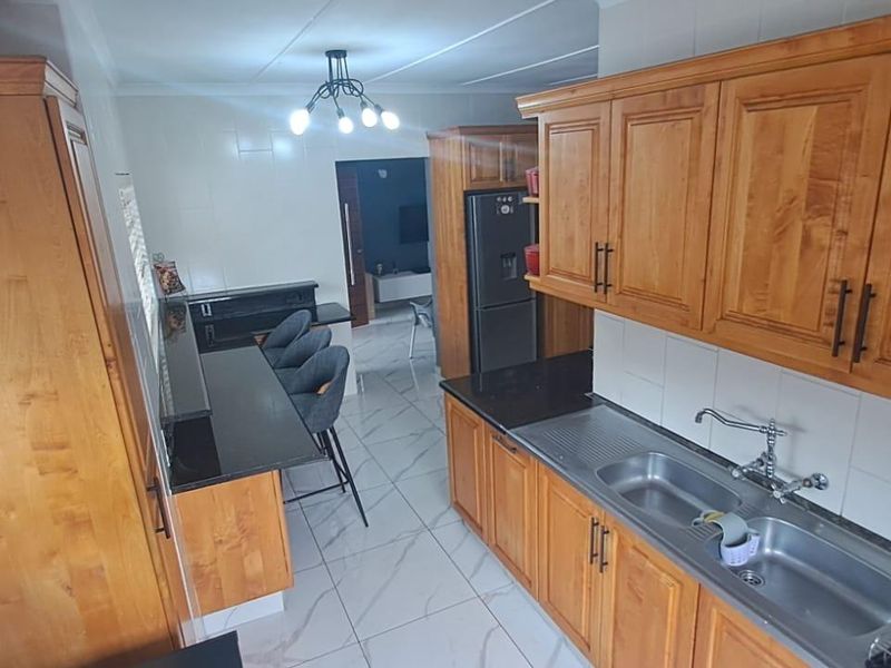 Step into this spacious and well-appointed 4-bedroom home, designed for comfortable family living and effortless entertaining. - Photo 6