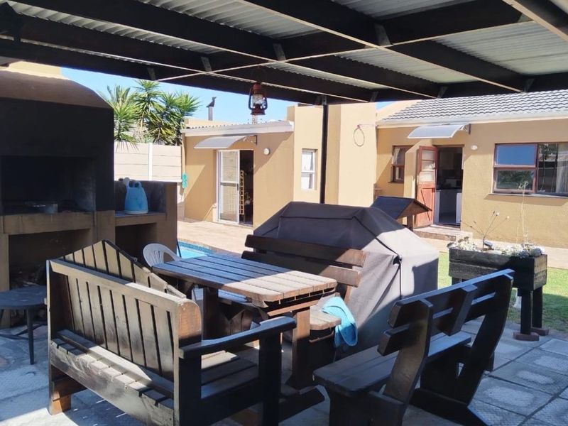 4 Bedroom House For Sale in Bothasig - Photo 4