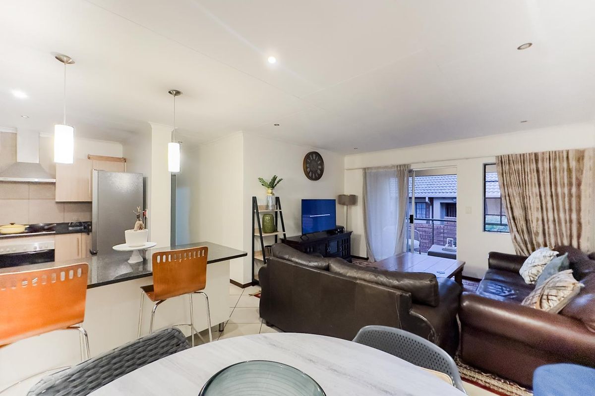 2 Bedroom Simplex with a Private Garden - Photo 5