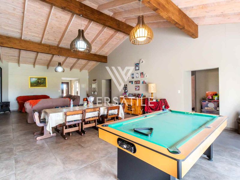 Expansive Living, Serene Setting - Photo 6